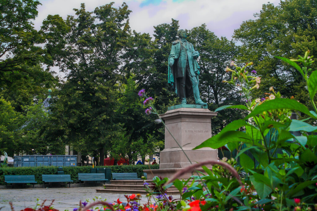 Statue Of Henrik Wergeland, a writer and poet who's seen as a leader in Norway's literary heritage and modern Norwegian culture. He loved from 1808 'till 1845. The statue is in Eidsvolls plass and was made  by Brynjulf Bergslien in 1881.