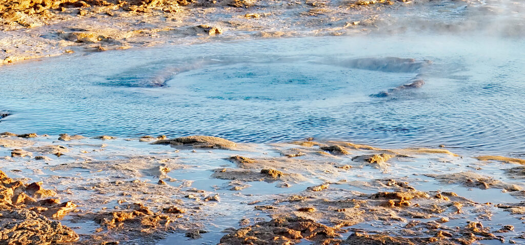 Geyser chamber filling with water